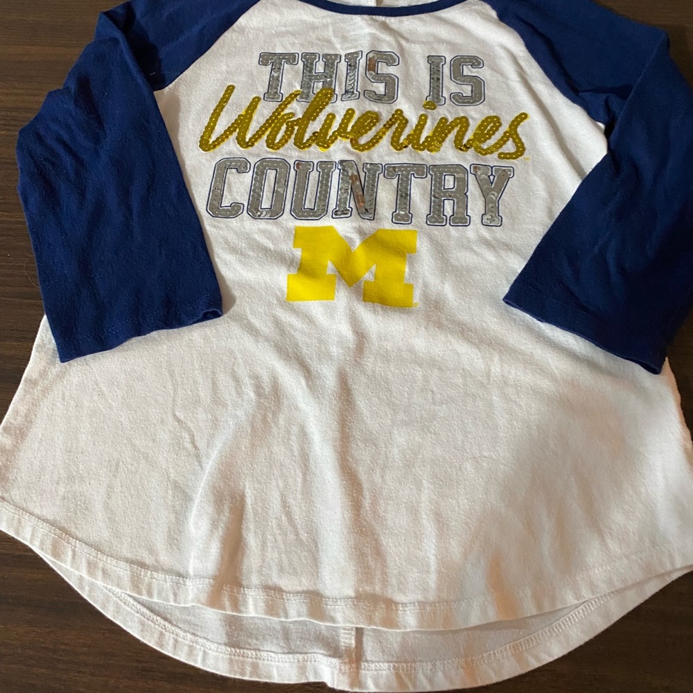 Girl’s Sz 8 U of M Wolverines sports tee.